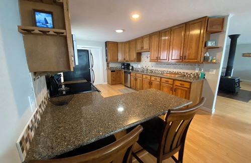 Bayshore House | Waldport Ocean View home – 2 Bedrooms + Open Lounge, Sleeps 7