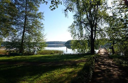 Neuruppin Apartment | Waldschenke Stendenitz Übernachten im Wald am See