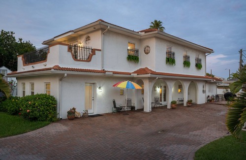 Sunset Beach Apartment | Walk barefoot to the beach! Private one bedrm apartment on Sunset Beach. Pets ok