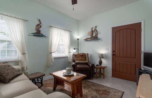 Sunset Beach Apartment | Walk barefoot to the beach! Private one bedrm apartment on Sunset Beach. Pets ok