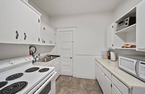 Museum District Condo | Walk Central. Museum district. Scott's Addition. 2BR - King and full bed.