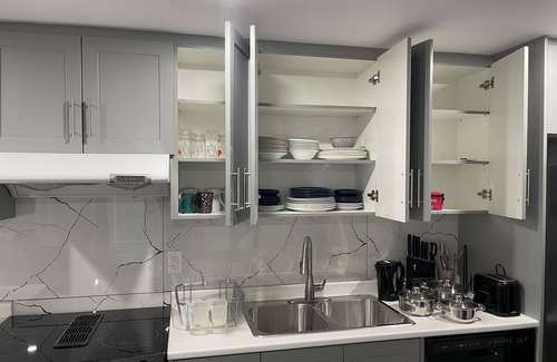 Thorold House | walk-in Basement - in suite Niagara falls