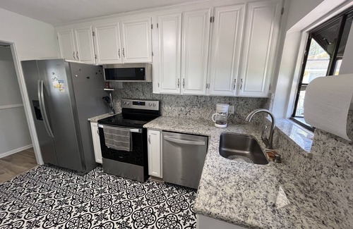 Jacksonville House | Walk or bike ride to your favorite spots!