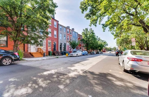 Downtown Baltimore House | Walk Score 93 + Comfy beds + Youtube TV