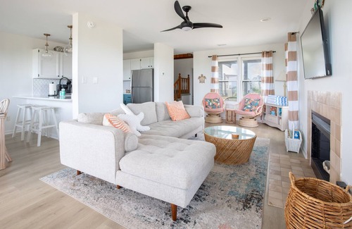 Topsail Beach House | Walk to 2 Beaches | Serenity Point + Dog Friendly!