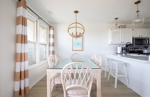 Topsail Beach House | Walk to 2 Beaches | Serenity Point + Dog Friendly!