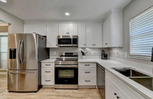 Alpharetta House | Walk to Avalon or Downtown 3