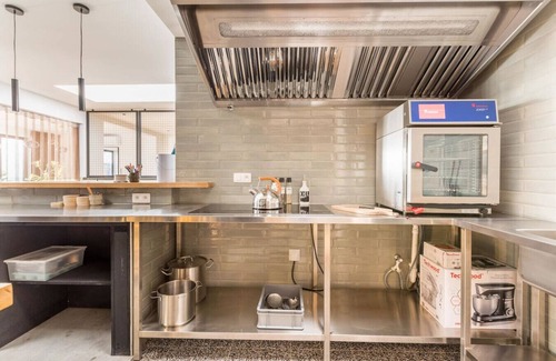 Oostduinkerke-Bad House | Walk to Beach 5BR Vacation Home w Terrace & Games