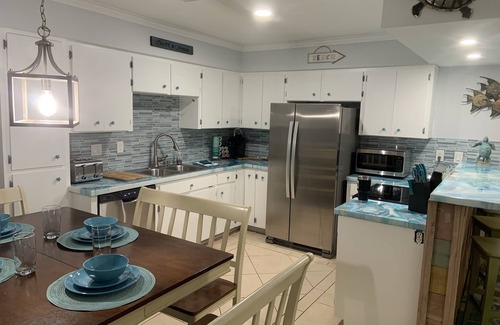 Englewood Apartment | WALK TO BEACH ACCESS! BOOK TODAY!