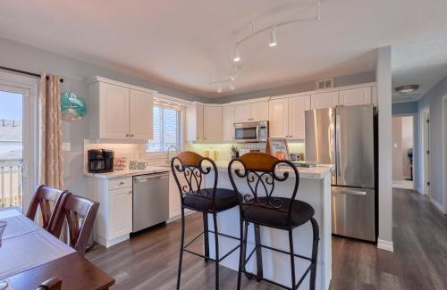 Meaford House | Walk to beach and downtown, private backyard, deck