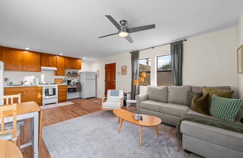 Ventura House | Walk To Beach! Clean & Super Comfy, Great Location
