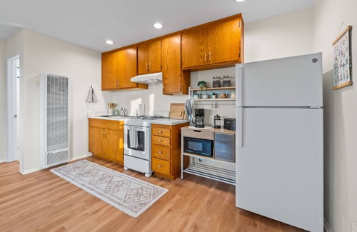 Ventura House | Walk To Beach! Clean & Super Comfy, Great Location