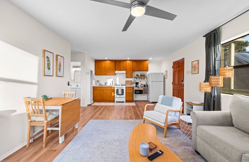 Ventura House | Walk To Beach! Clean & Super Comfy, Great Location