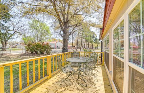 Longtown House | Walk to Beach Eufaula Fishermans Delight Home