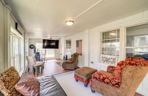 Longtown House | Walk to Beach Eufaula Fishermans Delight Home