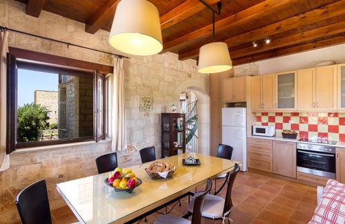 Rapaniana Villa | Walk to beach! Luxury and Serenity, Seaside Home
