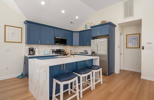 Tuckahoe House | Walk to Beach, Pool, Hot Tub, Dogs OK, Volleyball