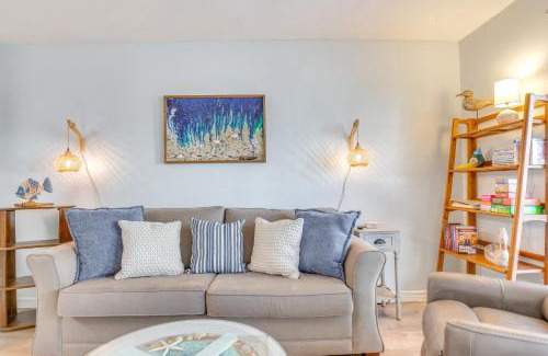 Holiday Isle Apartment | Walk to Beach Resort Retreat with Balcony in Destin