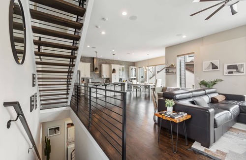 Third Ward House | Walk to BOA Stadium & Uptown, Rooftop HotTub, Private Gym.