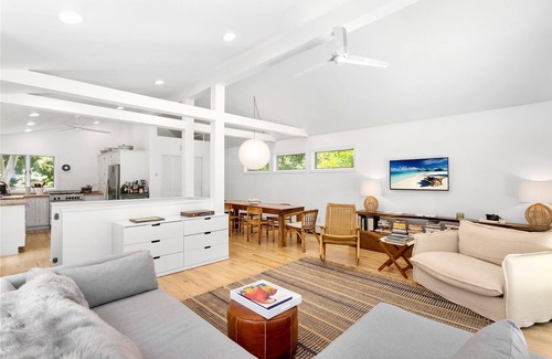 Mattituck Cottage | Walk to Breakwater Beach in Heart of Wine Country