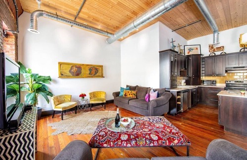 North Capitol Condo | Walk to Broadway *Suite Loft* Printers Alley Lofts