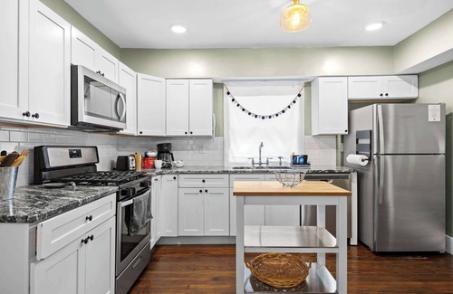 Wilder Park House | Walk to Churchill & Cardinal Stadium Near SDE!