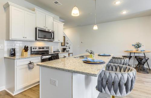 Lovejoy House | Walk to Dog Park and Playground Hampton Haven!