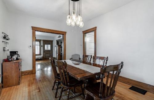 Kent House | Walk to Downtown Kent - 3 BR House w Patio & Yard