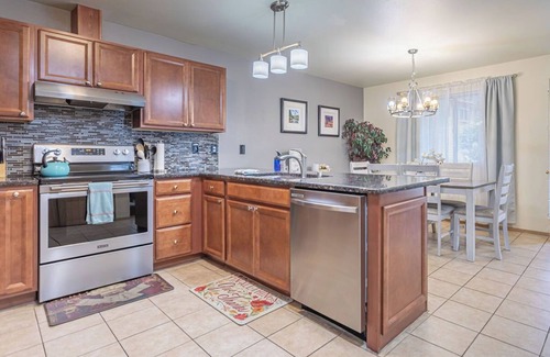 Downtown Leavenworth Condo | Walk to Downtown, Restaurants, Gazebo, Coaster, Pet Friendly and Free Parking!