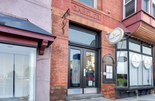 Troy Apartment | Walk to Dtwn and Waterfront Roomy Troy Apt