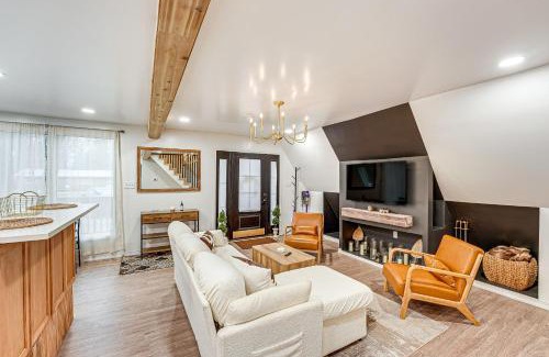 Lakewood Club House | Walk to Fox Lake Pet-Friendly A-Frame with Fire Pit