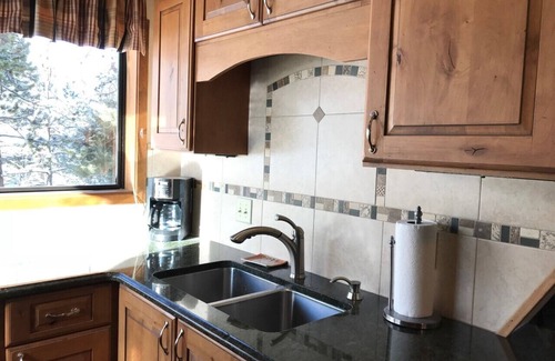 Weisshorn House | Walk to gondola & town, great for families, fenced flat backyard/hot tub