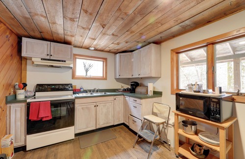 Remsen Cabin | Walk to Hinckley Reservoir: Cabin w/Deck & Yard!