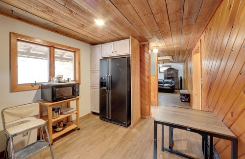 Remsen Cabin | Walk to Hinckley Reservoir: Cabin w/Deck & Yard!