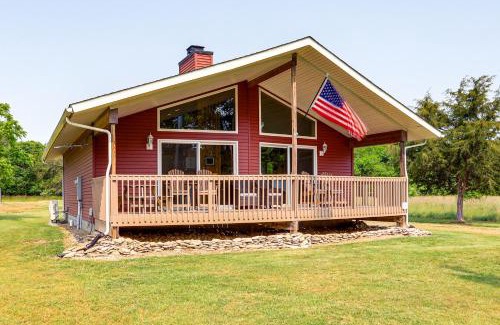 Kelleys Island House | Walk to Lake Kelleys Island Gem with Deck!