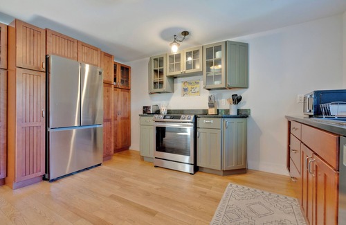 York Harbor House | Walk to Long Sands Beach| Private Pool| Dogs Welcome | First Floor King Bedroom