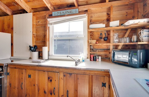 York Beach Cottage | Walk to Long Sands Beach: Cottage w/Fire Pits!