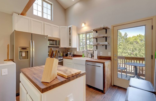 Southside Apartment | Walk to NAU & Dtwn Flagstaff: Studio w/Balcony!