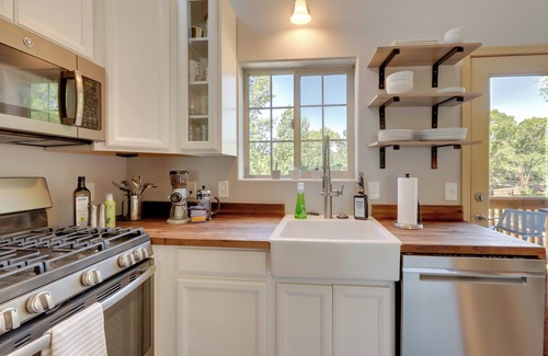 Southside Apartment | Walk to NAU & Dtwn Flagstaff: Studio w/Balcony!