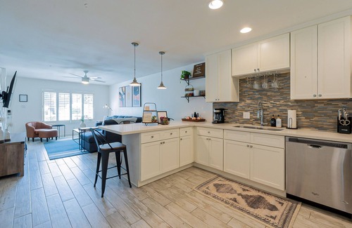 South Scottsdale Condo | Walk to Old Town Scottsdale - Poolside Unit - Heated Pool