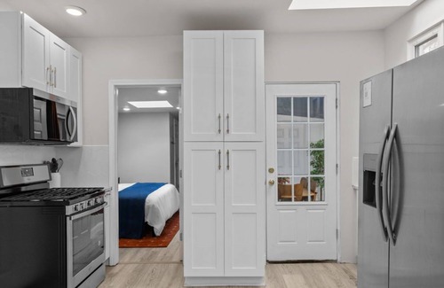 Tower Grove South House | Walk to Restaurants, Cafes & Park