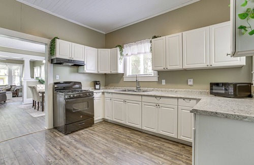 Franklin House | Walk to Restaurants & Shops: Dtwn Franklin Retreat