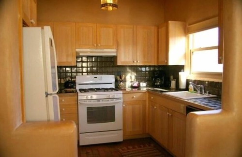 West Manhattan House | Walk to the plaza & railyard! Classic & charming 2br/2ba adobe casita