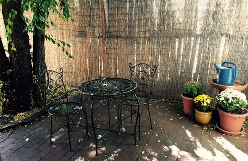 West Manhattan House | Walk to the plaza & railyard! Classic & charming 2br/2ba adobe casita