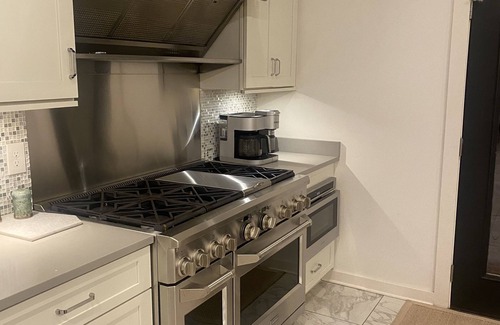 Oxford House | Walk to the Square and the Grove! Charming cottage in the heart of Oxford.