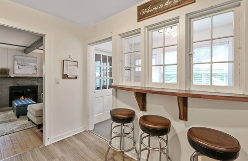 Indian Hills House | Walk to Lake! Adorable House in Fontana-on Lake Geneva. SUMMER 2025 SPECIAL!