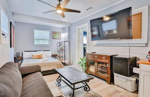 Temple Terrace House | Walk To Usf 4br3ba House Yard & Bbq