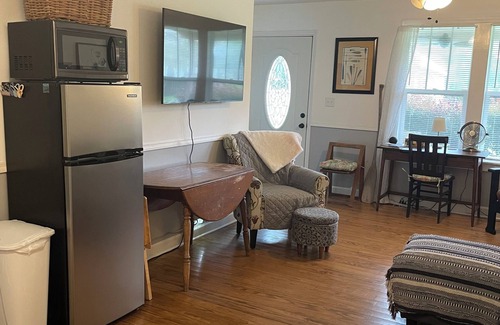 Darien House | Walk to waterfront dining, shops, wine bar. 2 miles from I-95. No pet fee!