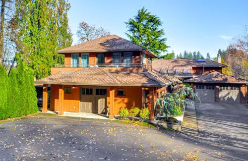 Robinwood Apartment | Walk to Willamette River Studio in West Linn