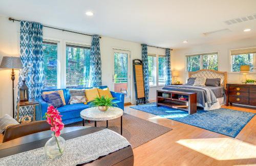 Robinwood Apartment | Walk to Willamette River Studio in West Linn
